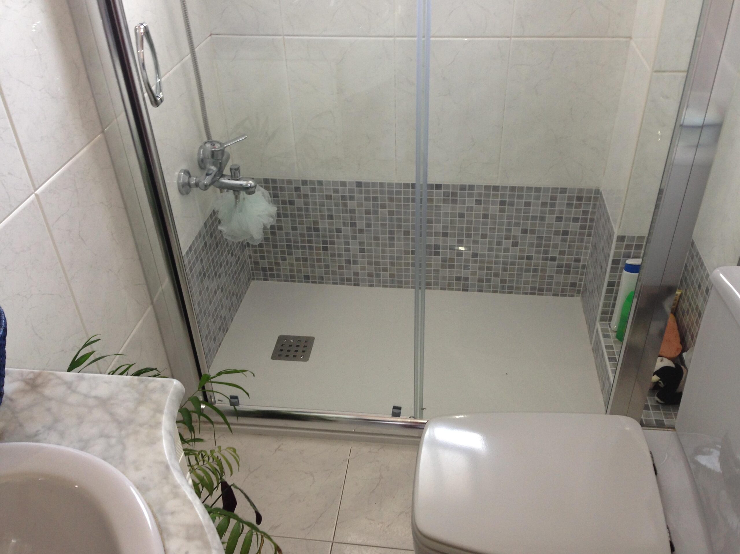 instalación de mampara cambio de bañera por plato de ducha